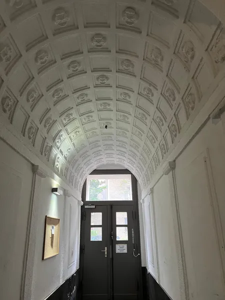 Voll möblierte, charmante Altbauwohnung mit Loggia in Berlin-Wedding in ruhiger Lage — photo 1